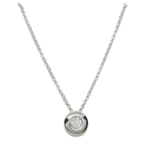 Collar de oro blanco de 18K con un diamante de 0.15cts en chatón de oro blanco de 18K. 2.30gr de oro de 18k. Cadena rolo.