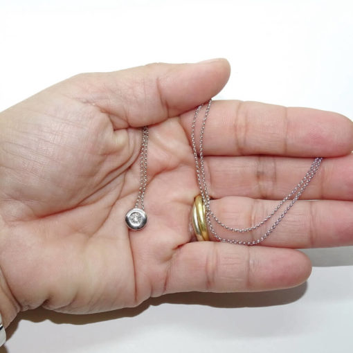 Collar de oro blanco de 18K con un diamante de 0.15cts en chatón de oro blanco de 18K. 2.30gr de oro de 18k. Cadena rolo. - Imagen 3