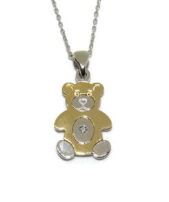 Collar con diamantes y oso oro bicolor.