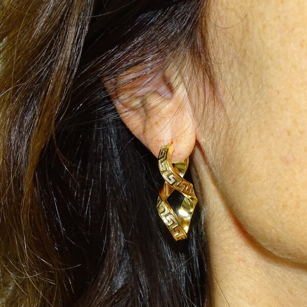 Aros ocho greca 4x29.00- 2.50gr de oro de 18k - Imagen 2