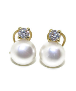 Pendientes con perla y cierre omega