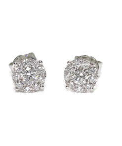 Pendientes de diamantes de 0.67cts montados en oro blanco de 18k con cierre presión y 7mm de diámetro