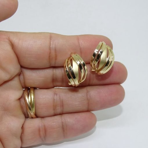 pendiente clásico oro mate y brillo omega - Imagen 6