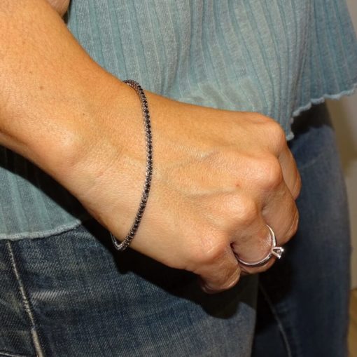 Pulsera riviere de oro blanco con diamantes negros - Imagen 2