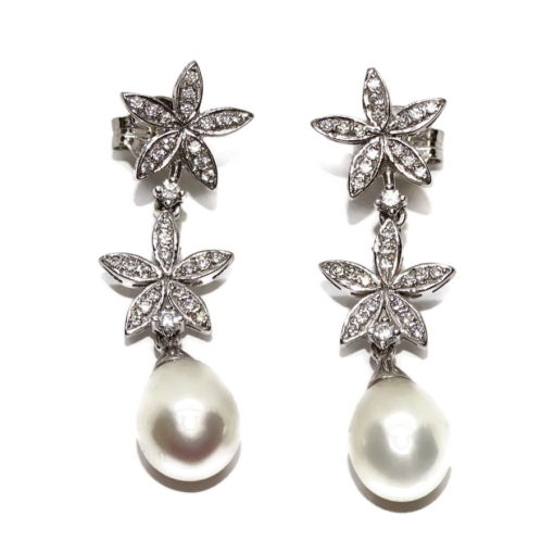 Pendientes de oro blanco de 18k doble flor con circonitas y perlas cultivadas de 9mm. 3.90cm de largos. Cierre presión. 5.70gr de oro de 18k - Imagen 5