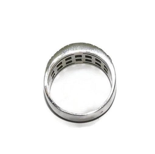 Precioso Anillo de Oro Blanco de 18k con un 5 zafiros ovales de 1.45cts y Diamantes Talla Brillante de 0.40cts - Imagen 4