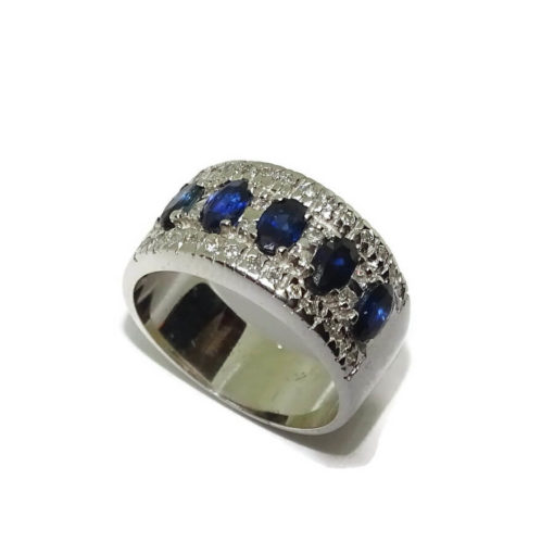 Precioso Anillo de Oro Blanco de 18k con un 5 zafiros ovales de 1.45cts y Diamantes Talla Brillante de 0.40cts - Imagen 7