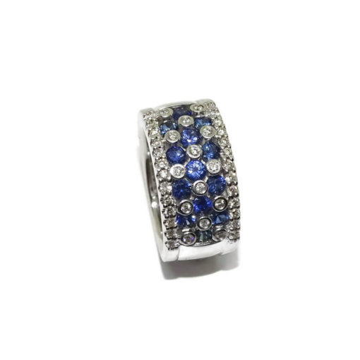 Anillo de Oro Blanco de 18k Muy Ancha con 0.46cts de Diamantes y 1.17cts de zafiros. - Imagen 4