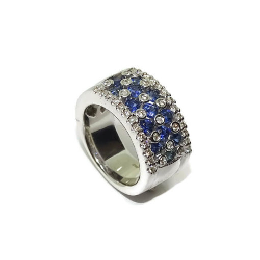 Anillo de Oro Blanco de 18k Muy Ancha con 0.46cts de Diamantes y 1.17cts de zafiros.
