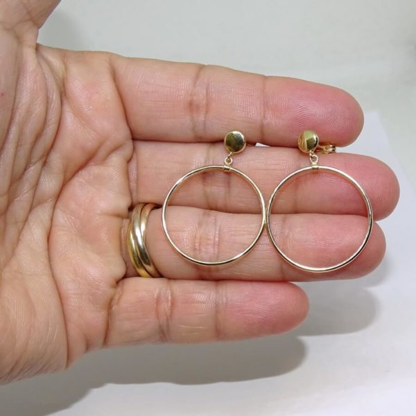 Pendientes de oro amarillo de 18k con circulo de 5mm y aro de 2.50cm de diámetro exterior. - Imagen 3