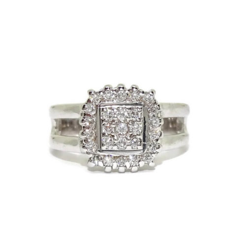 Anillo de Oro Blanco de 18k con 26 Diamantes Talla Brillante de 0.55cts.