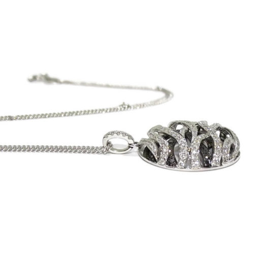 Original Collar de Oro Blanco de 18k con Diamantes Blancos y Negros de 1.06cts - Imagen 4