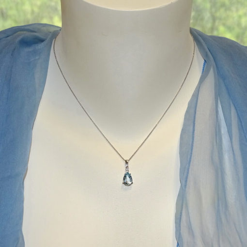 Colgante de Oro Blanco de 18k con Diamante y topacio Azul - Imagen 2