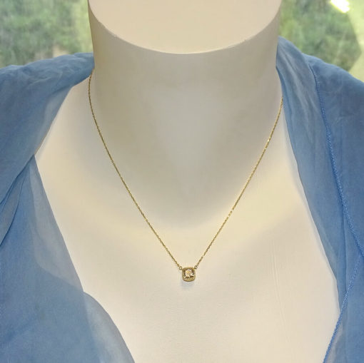 Colgante cuadrado de oro amarillo de 18k 7x7 - Imagen 2