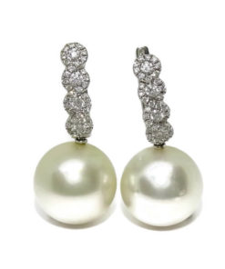 pendientes de oro blanco de 18k con 0.56cts y 2 perlas australianas de 13mm