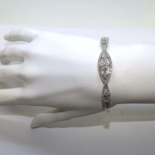 Pulsera rígida de Oro Blanco de 18k y 1.97cts de Diamantes - Imagen 2