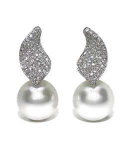 pendientes de oro blanco 0.61cts de diamantes y 2 perlas australianas de 11mm