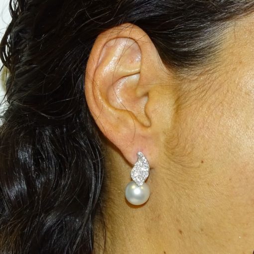 pendientes de oro blanco 0.61cts de diamantes y 2 perlas australianas de 11mm - Imagen 2