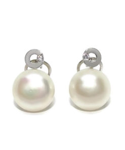 Pendientes de oro amarillo con perla natural cultivada tipo botón de 11mm y 2 circonitas
