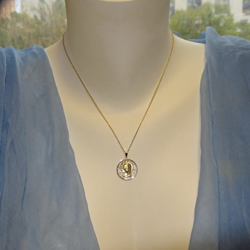 Medalla Redonda Bicolor de Oro de 18k con la Virgen Niña de 20mm Oro 18k. Especial comunión y Mujer. - Imagen 2