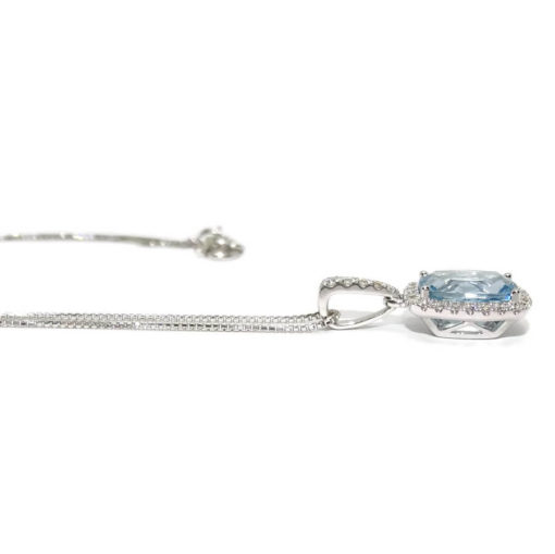 Colgante con diamantes en oro blanco de 18k con 1 topacio azul de 8×9 con cadena veneciana de 40cm todo oro de 18k. - Imagen 3