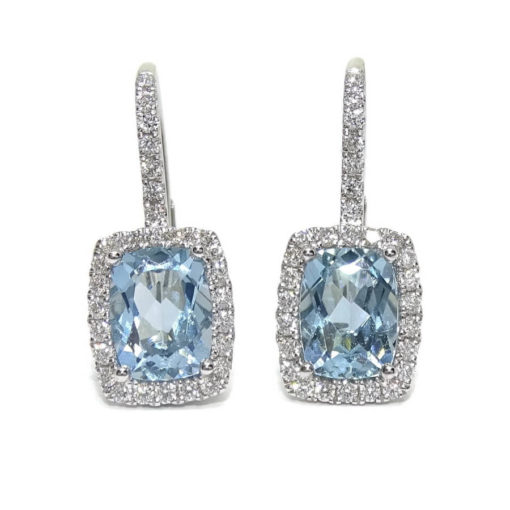 Pendientes de diamantes y topacios azules en oro blanco de 18k. 3.58ct de topacios y 0.48cts de diamantes.