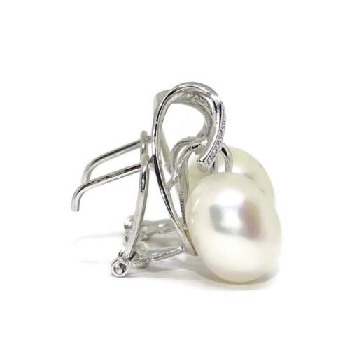 Pendientes de oro blanco de 18k con 10 circonitas y perlas cultivada tipo botón de 12mm. Cierre omega. Ideal mujer. - Imagen 7