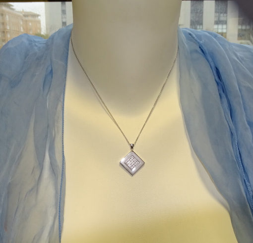 Collar de Oro Blanco de 18k con 0.38cts de Diamantes y Cadena rolo de 40cm. 8.20gr. - Imagen 2