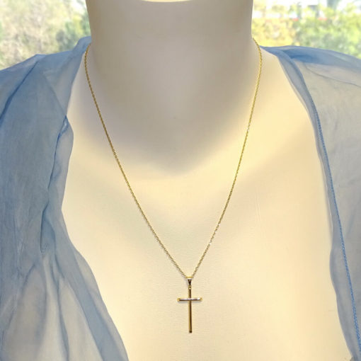 Cruz de oro de 18K de tubo redondo de 2mm de grosor con cadena de oro amarillo de 18K de doble hilo, de 2 mm de ancha por 50cm de larga. Peso, 2.10gr. - Imagen 2