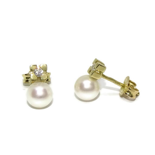 Pendientes con diamantes de 0.10cts y 2 perlas cultivadas redondas de 6mm oro amarillo de 18K. Cierre presión. - Imagen 4