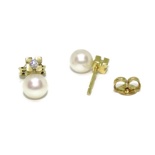 Pendientes con diamantes de 0.10cts y 2 perlas cultivadas redondas de 6mm oro amarillo de 18K. Cierre presión. - Imagen 6