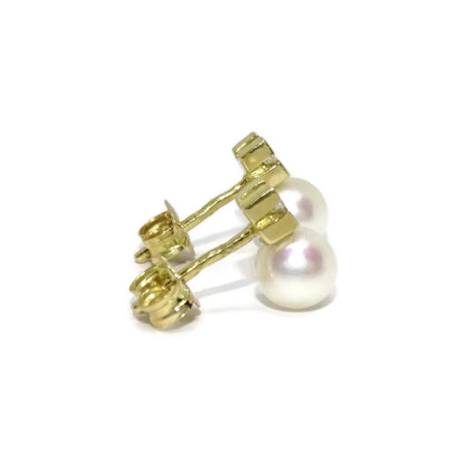 Pendientes con diamantes de 0.10cts y 2 perlas cultivadas redondas de 6mm oro amarillo de 18K. Cierre presión. - Imagen 3