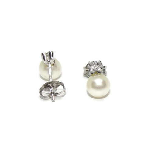 Pendientes con diamantes de 0.10cts y 2 perlas cultivadas redondas de 6mm montados en oro blanco de 18K. Ideal para comunión. - Imagen 6