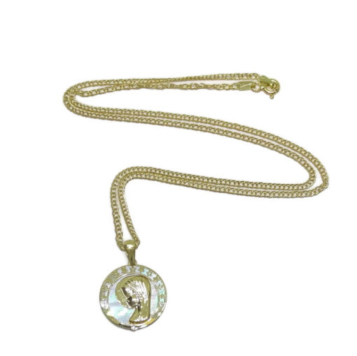 Ideal para comunión Medalla de la Virgen Niña Todo de Oro Amarillo de 18K y nácar - Imagen 4