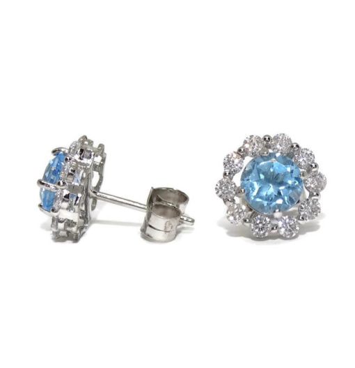 pendientes redondos de oro blanco de 18K con 20 circonitas blancas y 2 topacios azules - Imagen 3