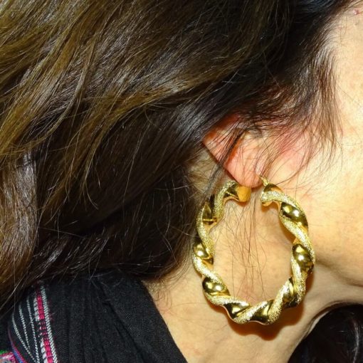 Pendientes de aro muy grandes de oro amarillo de 18k mate y brillo, tubo de 1cm - Imagen 2