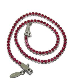 Pulsera tipo riviere de oro blanco de 18K con 94 circonitas roja