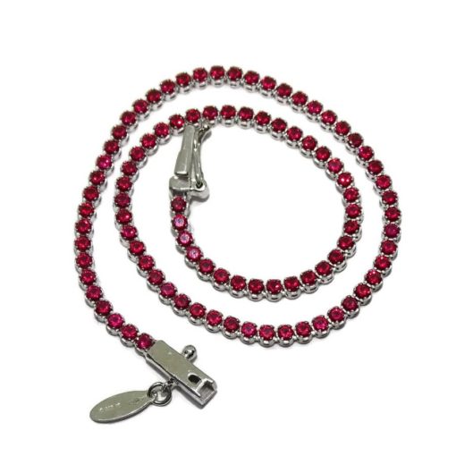 Pulsera tipo riviere de oro blanco de 18K con 94 circonitas roja