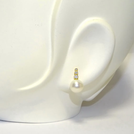 pendientes de oro amarillo de 18Ktes con 6 circonitas de la mejor calidad y 2 perlas cultivadas tipo botón de 11mm - Imagen 2