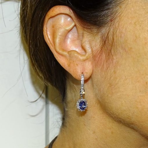 pendientes en oro blanco de 18k con 2 tanzanitas de 1.90 cts y 42 diamantes de 0.96cts - Imagen 2
