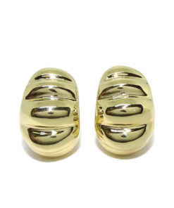 Preciosos y originales pendientes para mujer de oro amarillo de 18k con cierre omega grandes con montañas.