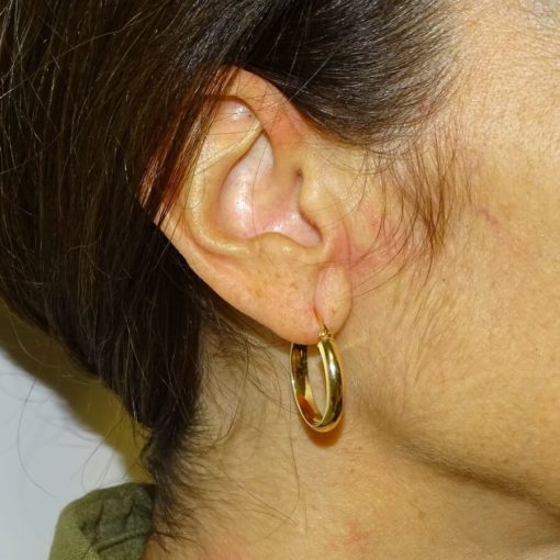 Pendientes aros de oro amarillo de 18K con tubo media caña de 4mm. Mediano - Imagen 2
