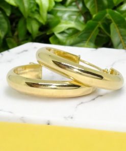 Pendientes aros de oro amarillo de 18K con tubo media caña de 4mm. Mediano