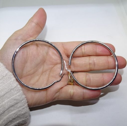 Pendientes tipo aro grandes de oro blanco de 18K de 3mm de ancho por 5.70cm de diámetro exterior - Imagen 3