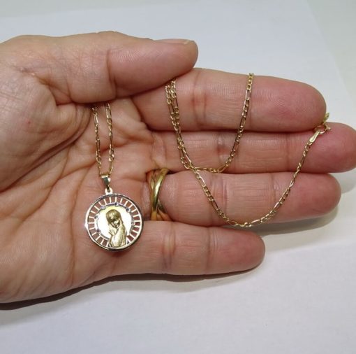 Collar con medalla de la Virgen Niña de oro amarillo y oro blanco de 18K con circonitas de oro de 18k pensada para comunión. - Imagen 6