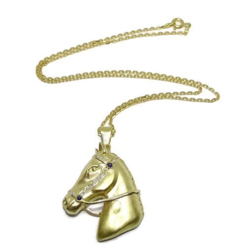 Collar cabeza de caballo de oro amarillo mate de 18k, hecha a mano, con diamantes y zafiros. - Imagen 7