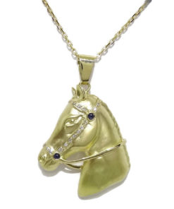Collar cabeza de caballo de oro amarillo mate de 18k, hecha a mano, con diamantes y zafiros.