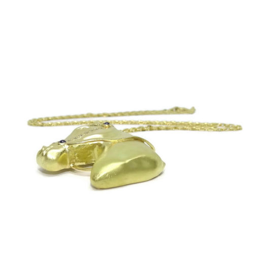 Collar cabeza de caballo de oro amarillo mate de 18k, hecha a mano, con diamantes y zafiros. - Imagen 5