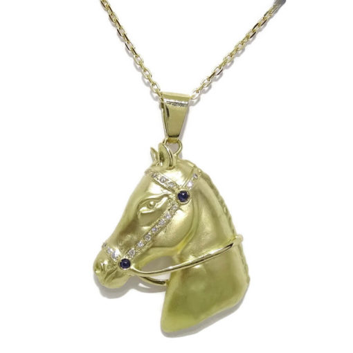 Collar cabeza de caballo de oro amarillo mate de 18k, hecha a mano, con diamantes y zafiros.