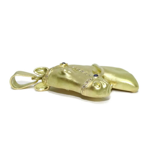 Cabeza de caballo de oro amarillo mate de 18k, hecha a mano, con diamantes y zafiros. - Imagen 6